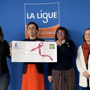 Remise de chèque journée mondiale contre le cancer
